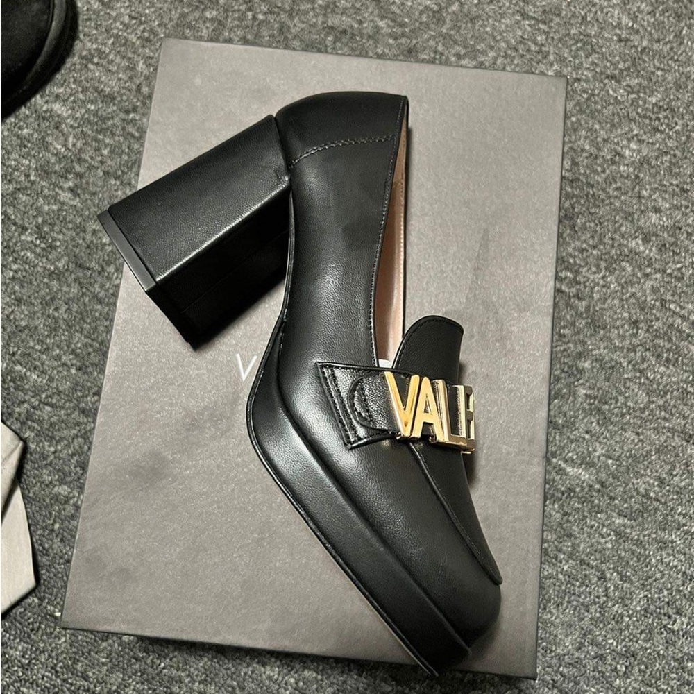 Valentino size 7 black heels
